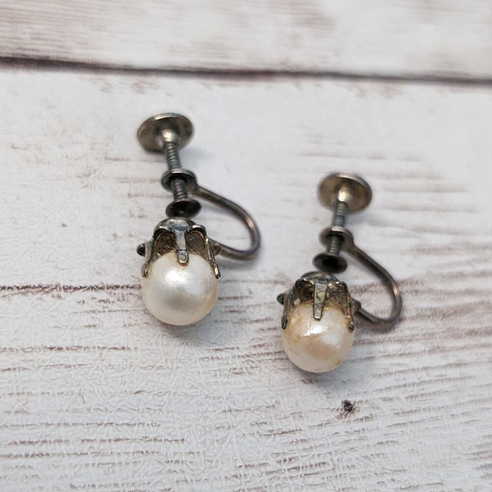 Vintage Screw On Earrings Small Faux Pearl - Condition Issues - Picture 6 of 10